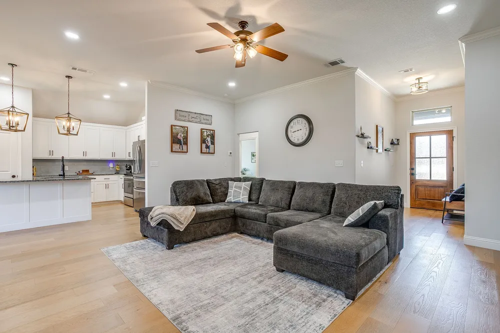 933 Avagail Avenue Springtown, TX 76082