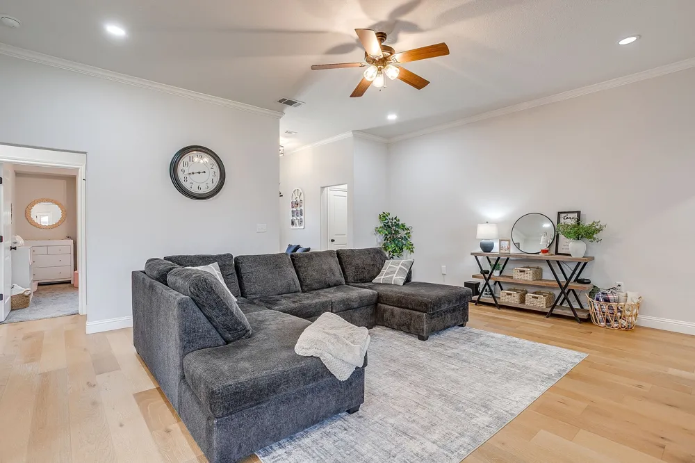 933 Avagail Avenue Springtown, TX 76082