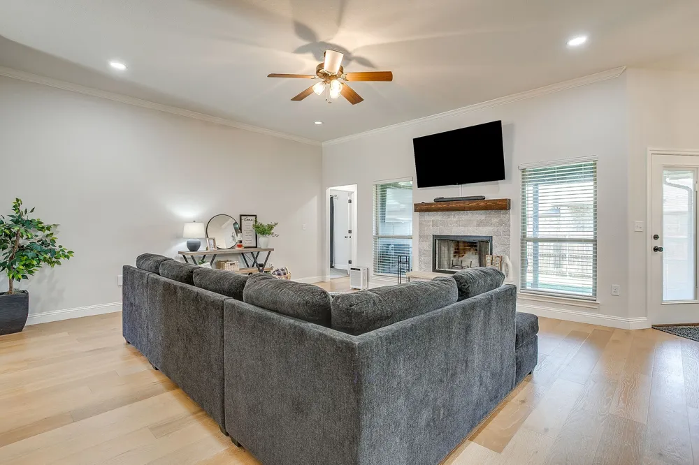 933 Avagail Avenue Springtown, TX 76082