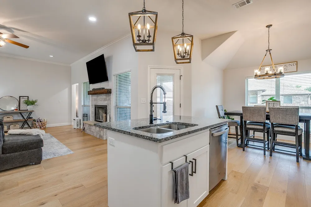 933 Avagail Avenue Springtown, TX 76082