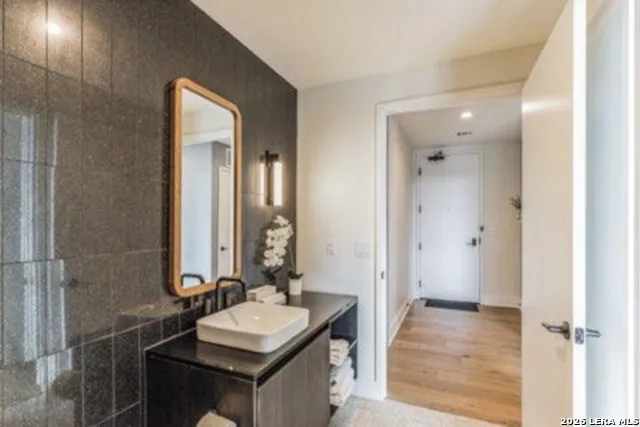 48 East Avenue #3008 Austin, TX 78701