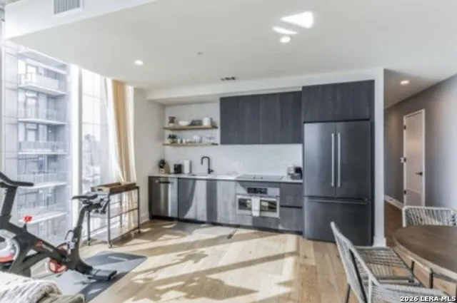 48 East Avenue #3008 Austin, TX 78701
