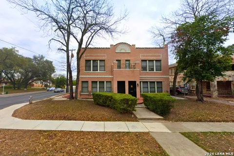 400 W Lynwood Ave