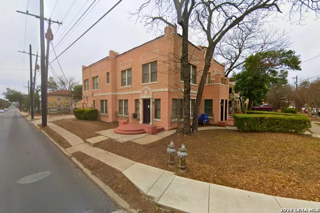 400 W Lynwood Ave San Antonio, TX 78212