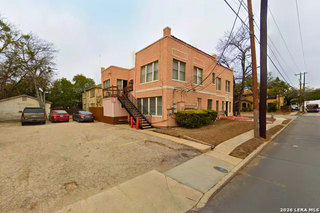 400 W Lynwood Ave San Antonio, TX 78212