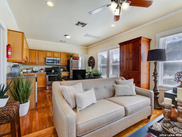 400 W Lynwood Ave San Antonio, TX 78212