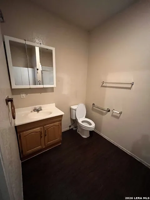 6911 US HIGHWAY 281 Pleasanton, TX 78064