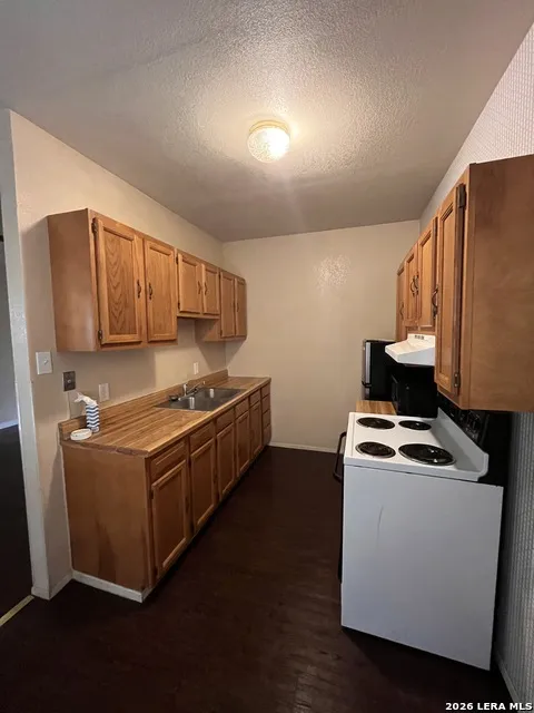 6911 US HIGHWAY 281 Pleasanton, TX 78064