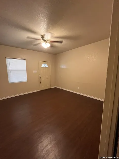 6911 US HIGHWAY 281 Pleasanton, TX 78064
