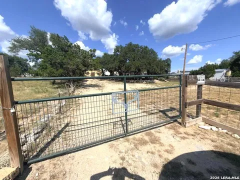1071 CYPRESS DR