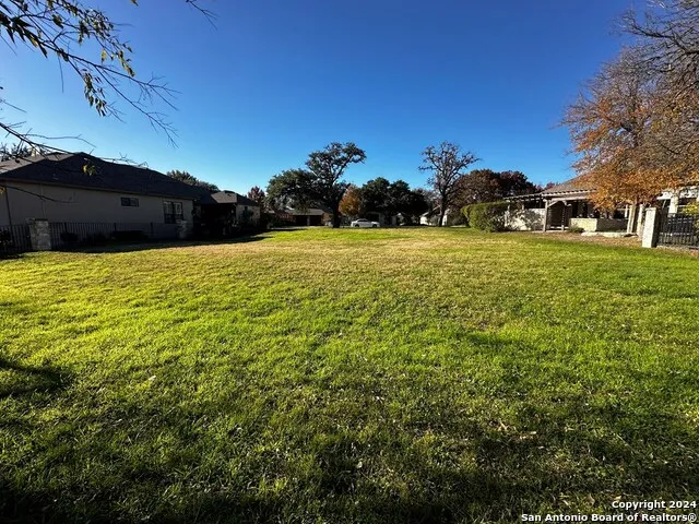 2848 E Rock Barn Dr. Kerrville, TX 78028