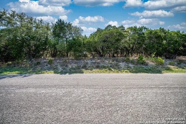 1752 Trailridge Dr Canyon Lake, TX 78133
