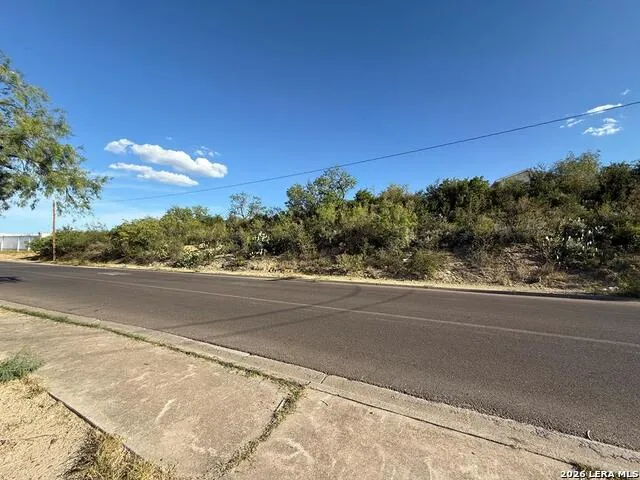 2024 Quarry St Eagle Pass, TX 78852