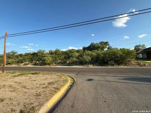 2024 Quarry St Eagle Pass, TX 78852