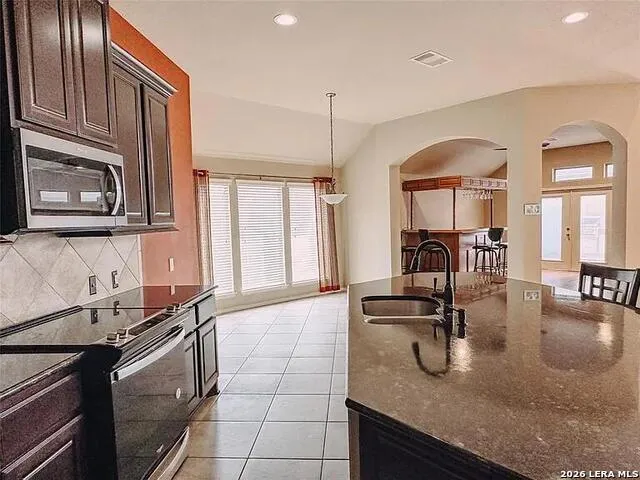 3022 Hidden Mdw Seguin, TX 78155