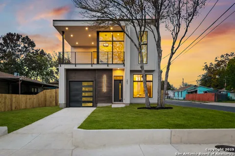 257 E Baylor