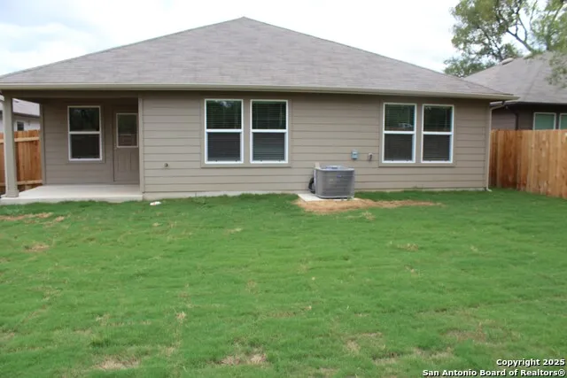 841 Margay Loop Seguin, TX 78155