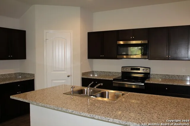 841 Margay Loop Seguin, TX 78155