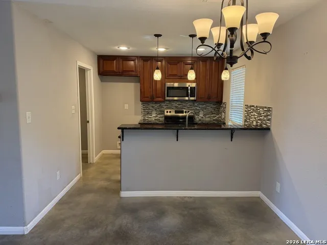 591 BURR OAK LN Canyon Lake, TX 78133