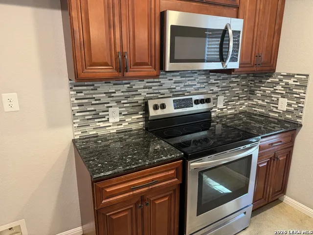 591 BURR OAK LN Canyon Lake, TX 78133
