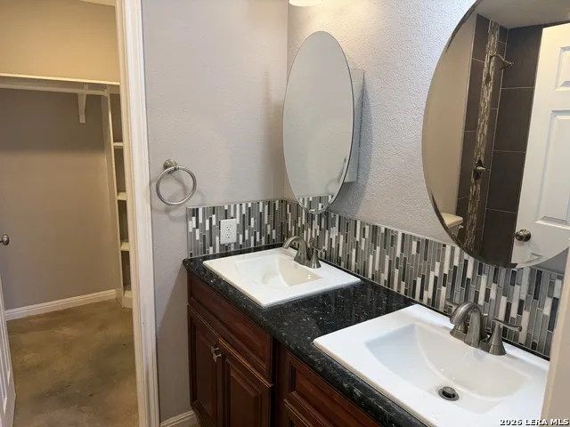 591 BURR OAK LN Canyon Lake, TX 78133