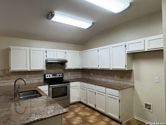 9803 SANDIE Helotes, TX 78023