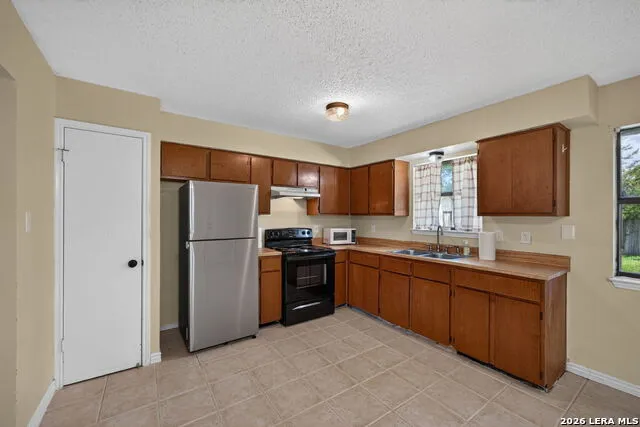 306 Meadow Dr Marion, TX 78124