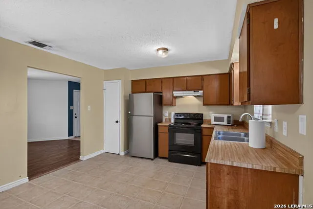 306 Meadow Dr Marion, TX 78124
