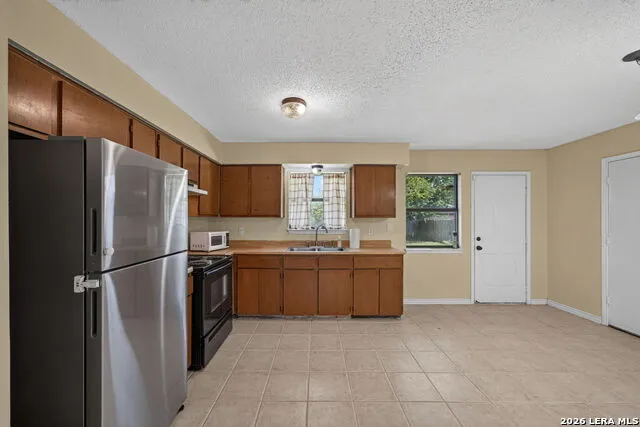 306 Meadow Dr Marion, TX 78124