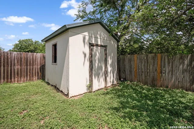 306 Meadow Dr Marion, TX 78124