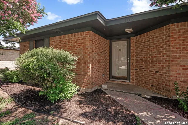 306 Meadow Dr Marion, TX 78124