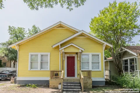 924 W KINGS HWY Unit 3