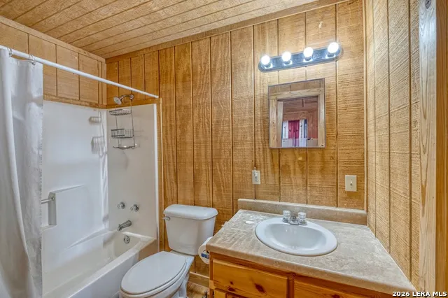 149 Red Oak Road Leakey, TX 78873