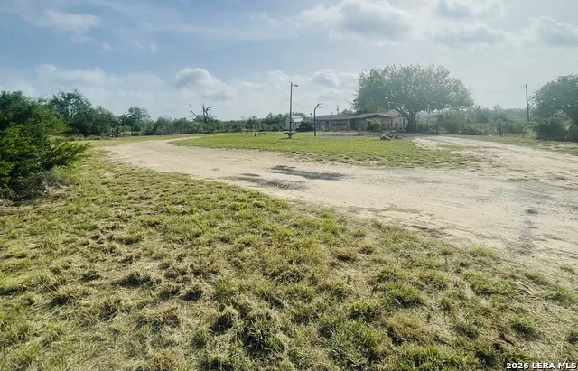 141 County Road 779 Devine, TX 78016