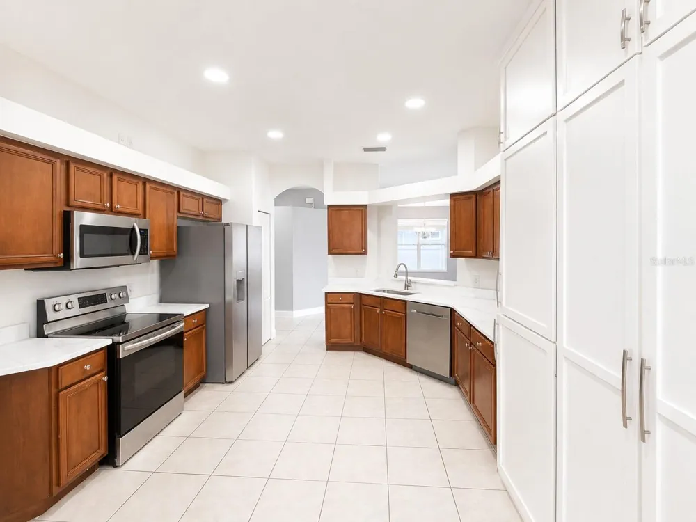 15430 LAKE BELLA VISTA DRIVE Tampa, FL 33625