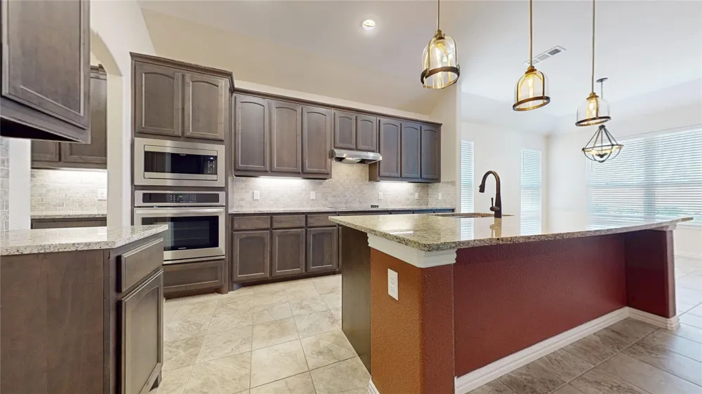 1021 Flagstone Drive Weatherford, TX 76085