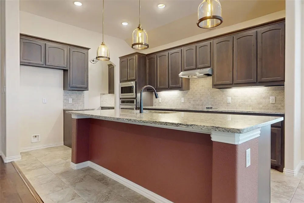 1021 Flagstone Drive Weatherford, TX 76085