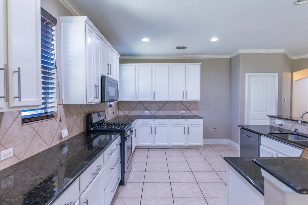 812 Goldenmist Drive Little Elm, TX 75068