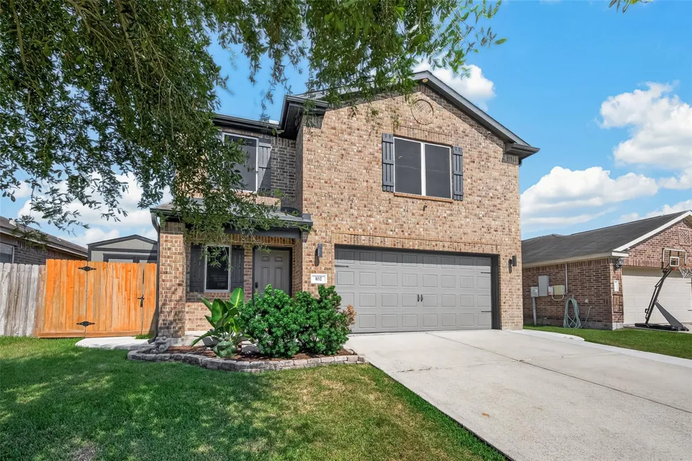 102 Indigo Brush Drive La Marque, TX 77568