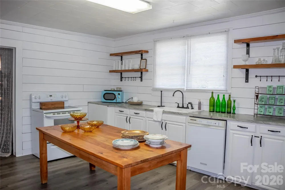 658 E Main Avenue Taylorsville, NC 28681