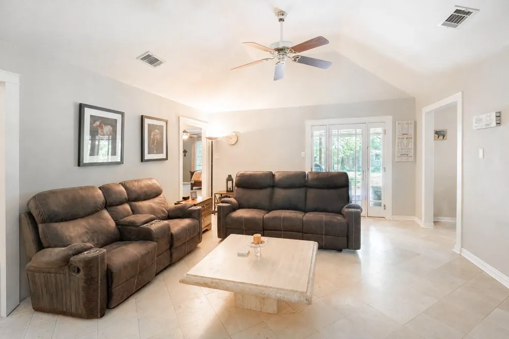14687 Austin Mccomb Road Montgomery, TX 77316