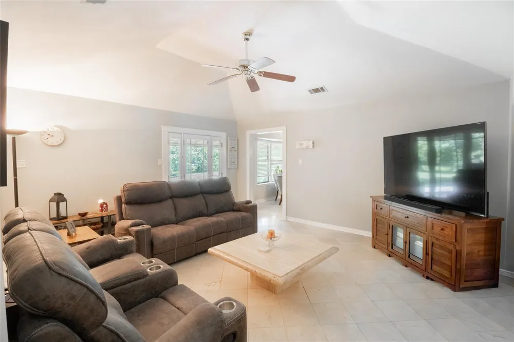 14687 Austin Mccomb Road Montgomery, TX 77316