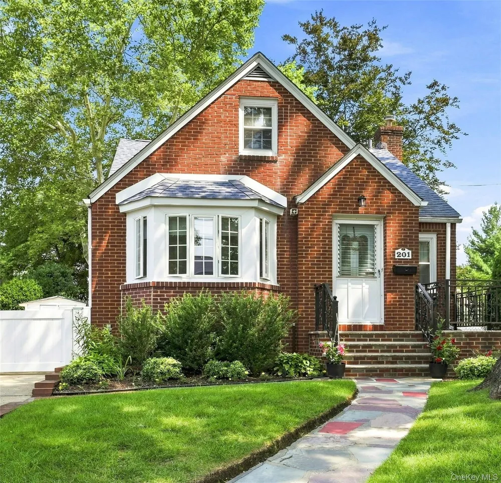 201 E Chester Street Valley Stream, NY 11580