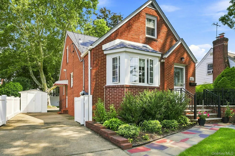 201 E Chester Street Valley Stream, NY 11580