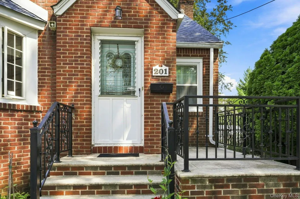 201 E Chester Street Valley Stream, NY 11580