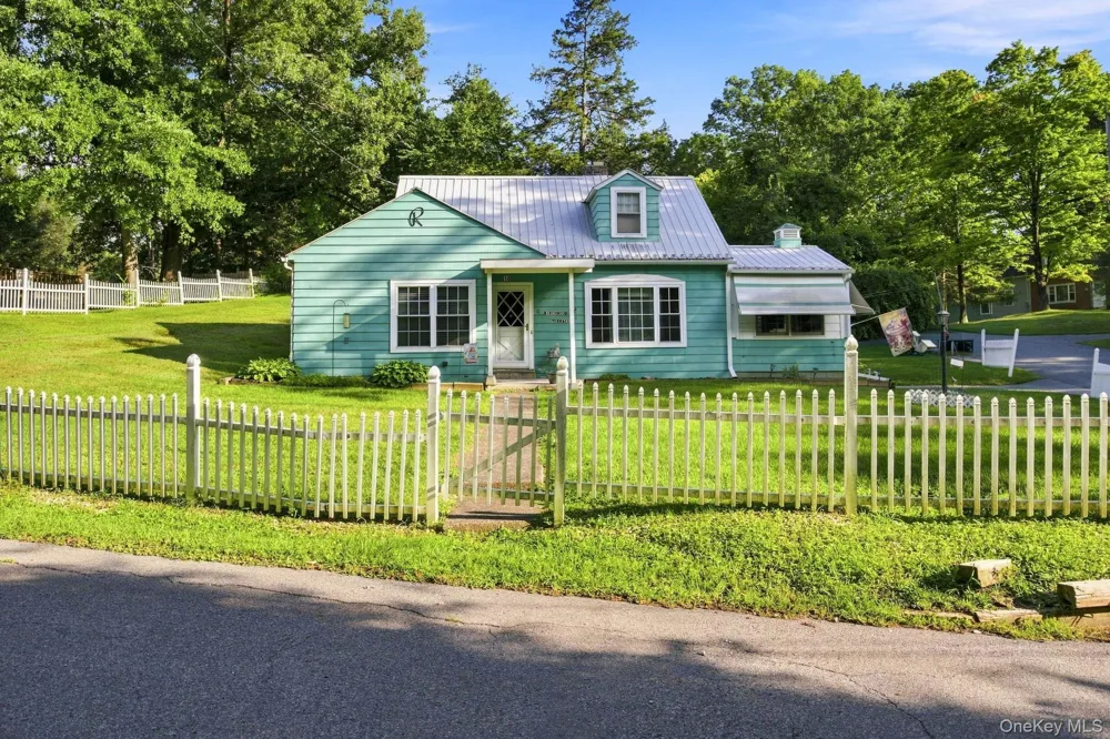 10 Birchwood Terrace Poughkeepsie, NY 12601