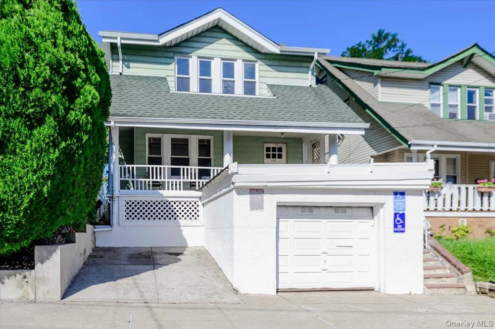 548 Davis Avenue Staten Island, NY 10310