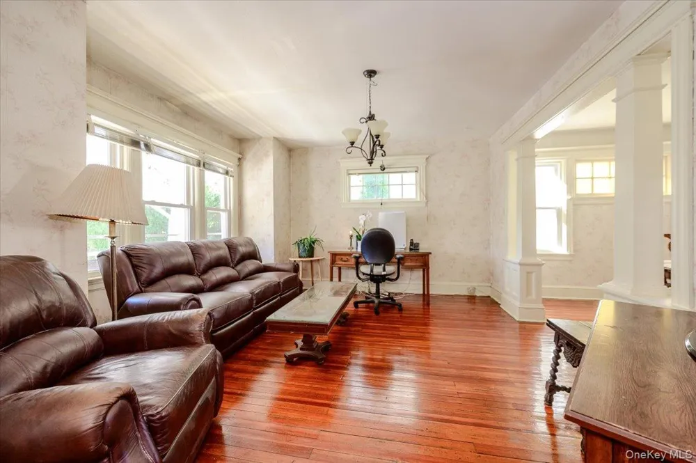 548 Davis Avenue Staten Island, NY 10310
