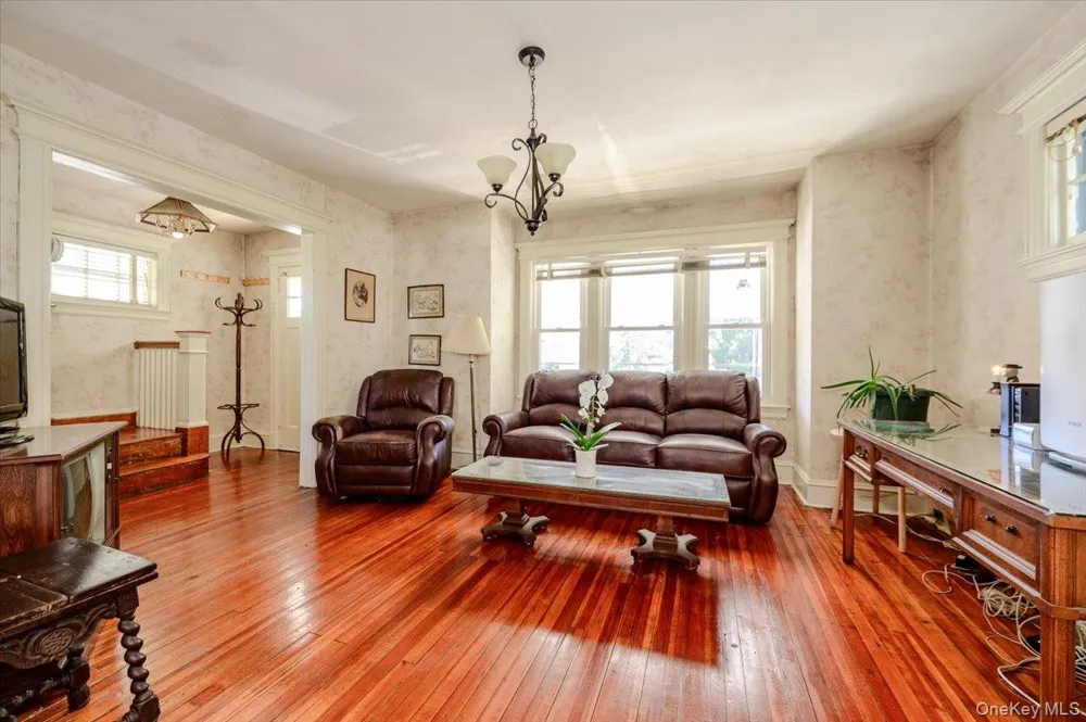 548 Davis Avenue Staten Island, NY 10310
