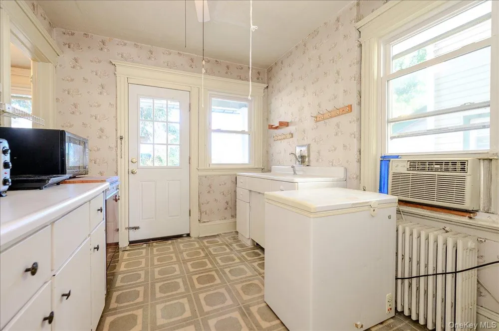548 Davis Avenue Staten Island, NY 10310